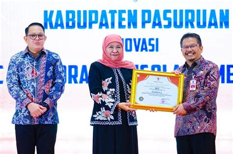 Serahkan Penghargaan Inotek Award Gubernur Khofifah Dorong