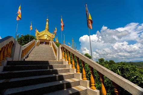 Premium Photo Bangladesh October 14 2019 High Stairs At The Entrance