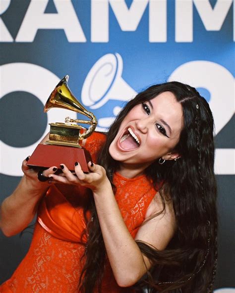 La Venezolana Joaquina Gana En Los Premios Latin Grammy Como Mejor