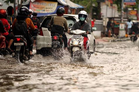 Kerap Diguyur Hujan Di Malam Hari BPBD Minta Warga Bekasi Waspada Banjir