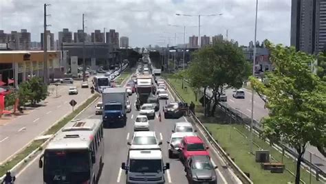 Engavetamento 5 Carros Causa Congestionamento Na BR 101 Em Natal