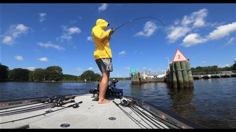 Catching Big Bass On Big Baits Youtube