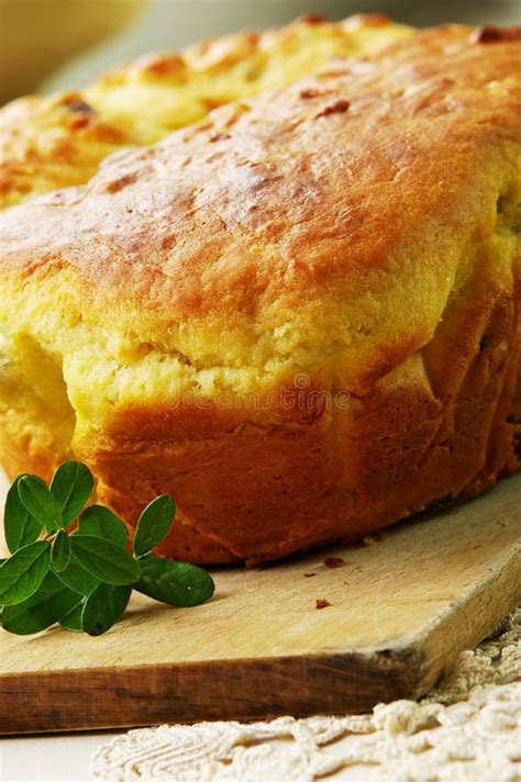 Torta De Levadura Con Las Pasas Foto De Archivo Imagen De Torta