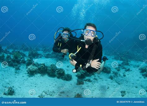 Man And Woman Scuba Diver Royalty Free Stock Images Image