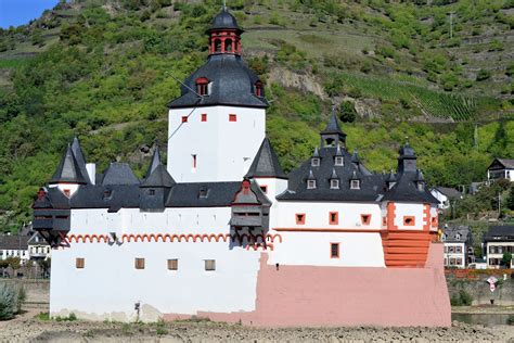 Voyage on the castled Rhine