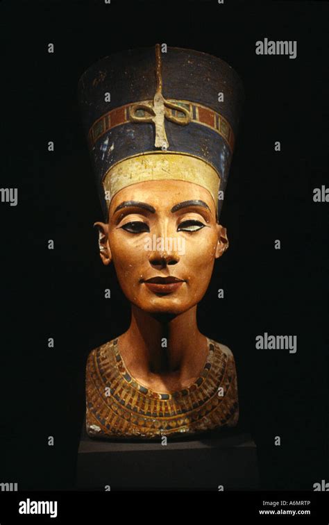 Berlín, Alemania; la estatua de Nefertiti en el Altes Museum (Museo ...