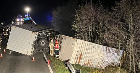 Schwerer LKW Unfall Auf Der B 137 In Riedau