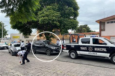 Conductor de camioneta atropella a agente de tránsito en Atlixco e