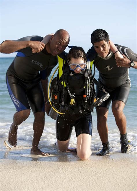 Become a PADI Rescue Diver in Curaçao CuracaoTodo