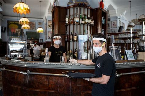 Coronavirus Le Regole Per Mangiare Al Ristorante E Al Bar In Sicurezza