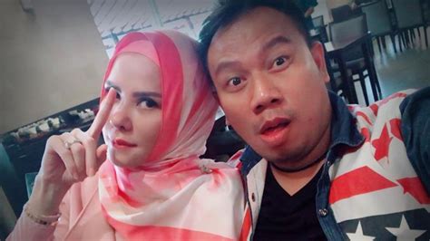 Vicky Prasetyo Dan Angel Lelga Pamer Foto Mesra Berdua Netizen Bilang