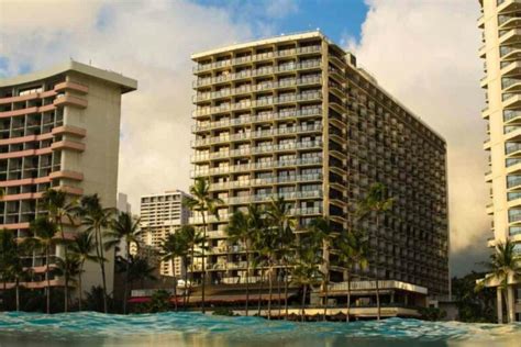 10 All-Inclusive Resorts in Hawaii (December 2024)