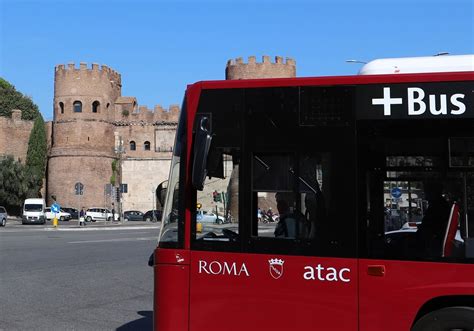 Roma Autista Bus Guarda Film Al Volante Atac Lo Sospende Dal Servizio