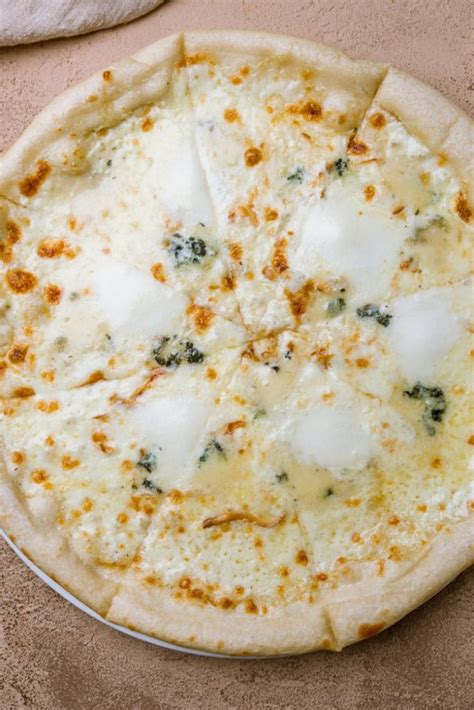 Rich and Creamy White Garlic Pizza Sauce – Great Pizza Recipes