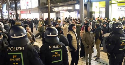 Verletzte Polizisten Und Festnahmen Bei Corona Protesten Mannheim