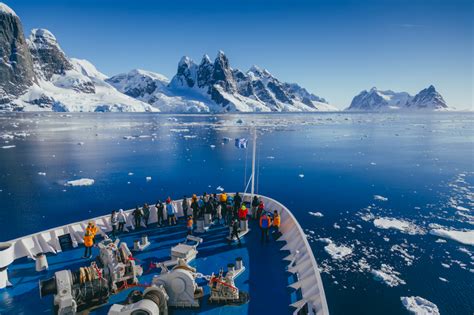 7 Expeditions that lead to the discovery of Antarctica