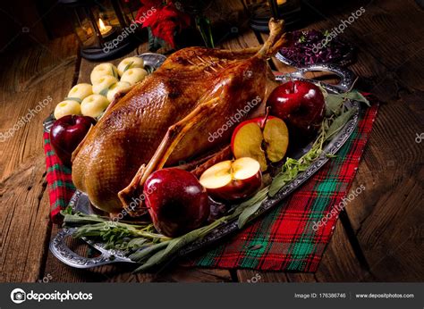 Delicious Roast Christmas Duck Apples Stock Photo by ©dar19.30 176386746