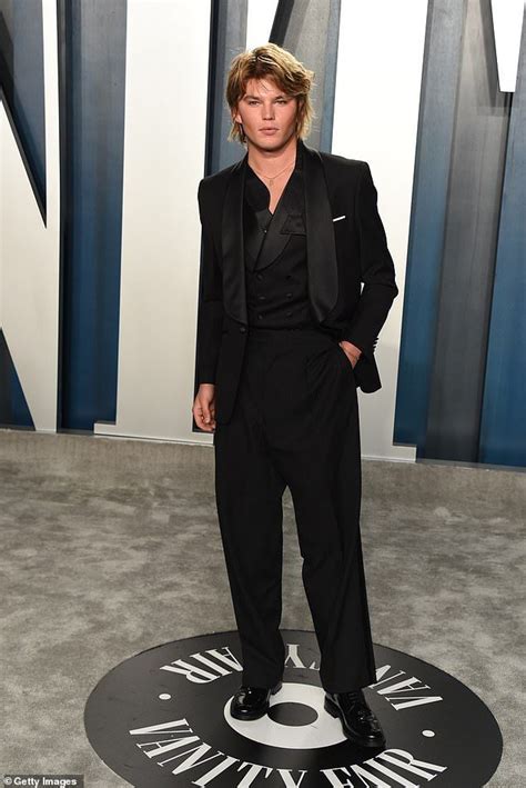 Jordan Barrett Is Chic At The Vanity Fair Oscar Party In La Jordan