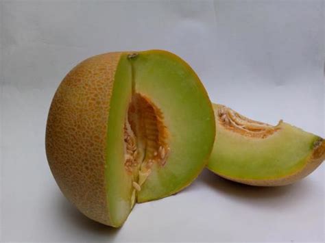 Muskmelon vs Cantaloupe: What's the Difference?