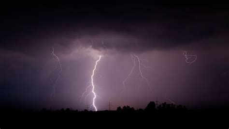 Solar Wind Linked To Lightning Strikes Researchers Find Ibtimes India