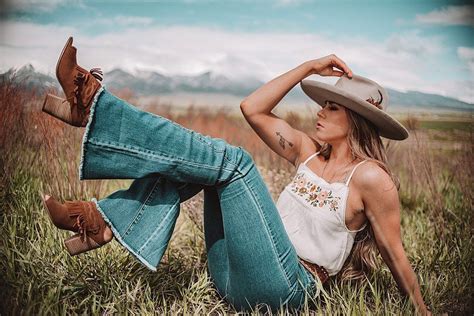 Fall In Love With Flares Cowgirl Magazine Cute Country Outfits Western Style Outfits Boho