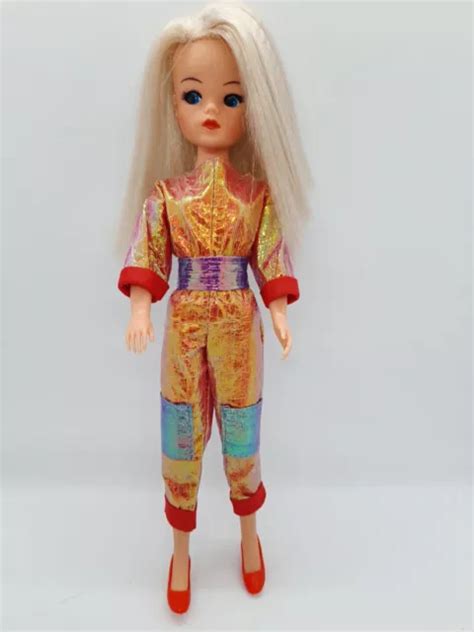 Vintage Pedigree Starlight Sindy Doll Blonde 1985 With Outfit And Shoes