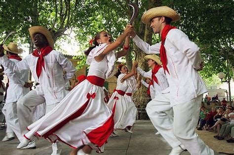 Cuban Folk Costume And Dance En 2020 Traje Tipico De Cuba Trajes