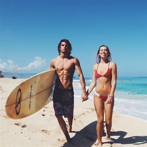 Jay Alvarrez Y Alexis Ren En La Playa Jay Alvarrez Y Alexis Ren