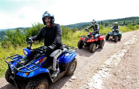 Loisirs A Quatre Roues Sur Les Chemins