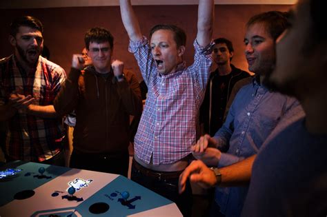 Killer Queen: A 10-Person Console Game - The New York Times