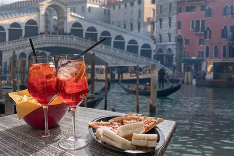 Spritz Ecco La Storia Del Drink Più Bevuto E Dellaperitivo Che Ha Conquistato Il Mondo Area C