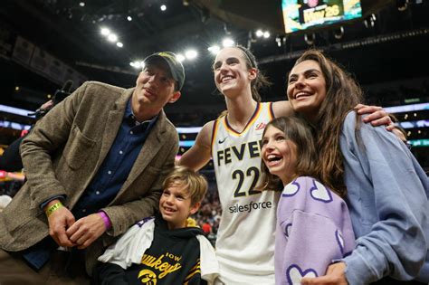Ashton Kutcher and Mila Kunis rock personalized tees with their 2 kids ...