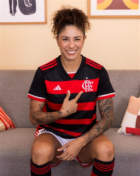 Pedro Gabigol e Cristiane de modelos Flamengo lança uniforme