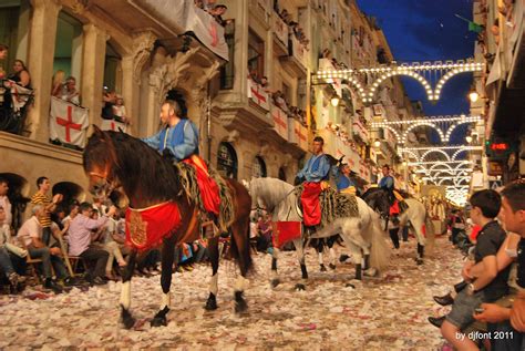 Fiestas Moros Y Cristianos De Alcoy Gente De Alicante