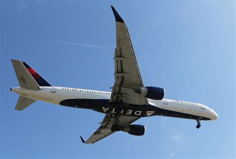 Delta Looking To Hire 1000 New Flight Attendants