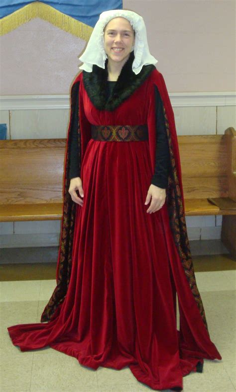 Red Houppelande Renaissance Fashion Medieval Clothing Medieval Fashion