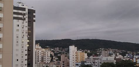 Ter A Feira Nublada E Sem Chuva Cotidiano Oito