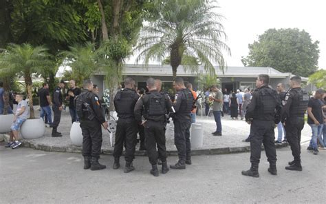 Corpo De Pm Morto Por Criminosos Na Avenida Brasil é Sepultado Na Zona