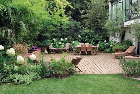 Un Jardin L Abri Des Regards Terrasse Jardin Jardins Urbains