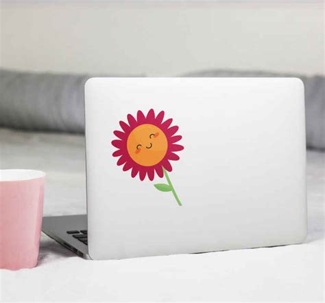 Happy flower smiling laptop sticker - TenStickers