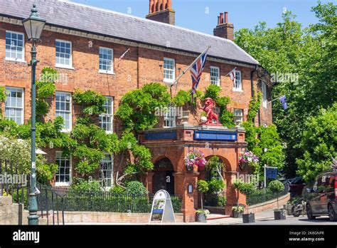 16th Century The Red Lion Hotel Hart Street Henley On Thames
