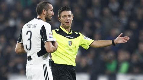 Juventus Distrazione Alla Coscia Destra Chiellini Rientra Dopo La