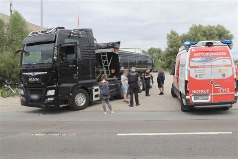 Unfall In Rostock Fahrradfahrer Von Lkw Erfasst Und Schwer Verletzt