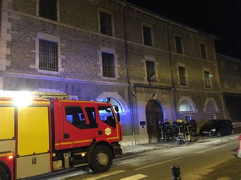 Jura Un Détenu De La Maison Darrêt De Lons Le Saunier Met Le Feu à Sa