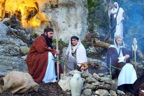 Gennaio Torna Nelle Grotte Di Villaga Il Presepe Vivente Pi