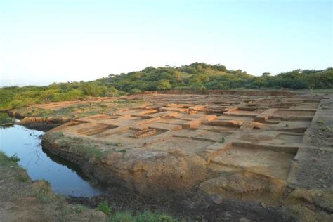 The Mysteries Of A Mass Graveyard Of Early Indians Bbc News