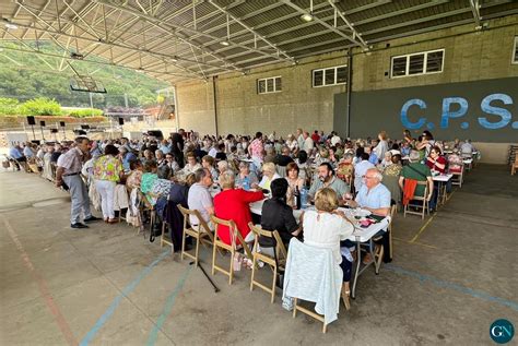 Gairebé 300 persones gaudeixen del dinar dels sèniors a Sant Joan les Fonts