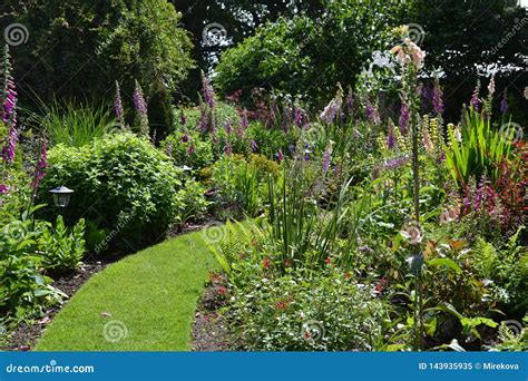 English Country Garden stock image. Image of lanscape - 143935935