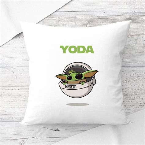 Pernă personalizată cu Yoda pentru copii 40x40cm poliester model 2