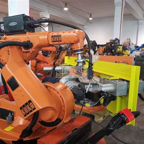 Kuka Kr Robot De Soldadura Por Arco De Nueve Ejes Con